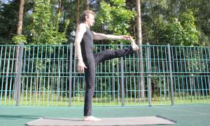 utthita-hasta-padangushthasana